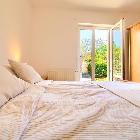 Happy Point Apartment Đảo Krk Ngoại thất bức ảnh